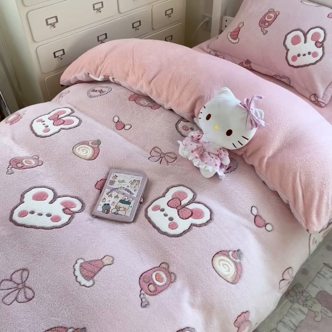 91家纺网 家纺一手货源 找家纺 川悦生活 2025新款立体雪花绒印花四件套学生床系列一场景一 蜜语奶兔