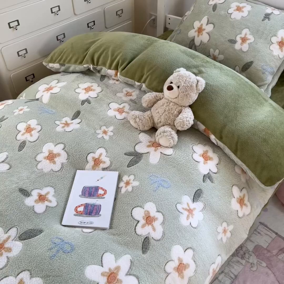 91家纺网 家纺一手货源 找家纺 川悦生活 2025新款立体雪花绒印花四件套学生床系列一场景一 奶芙小花