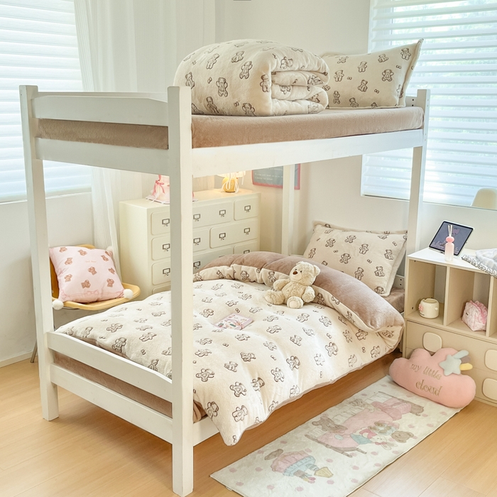 91家纺网 家纺一手货源 找家纺 川悦生活 2025新款立体雪花绒印花四件套学生床系列一场景一 奶咖小熊