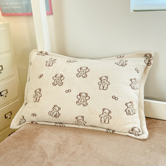 91家纺网 家纺一手货源 找家纺 川悦生活 2025新款立体雪花绒印花四件套学生床系列一场景一 奶咖小熊