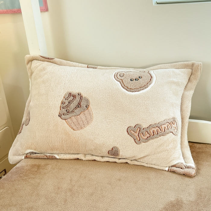 91家纺网 家纺一手货源 找家纺 川悦生活 2025新款立体雪花绒印花四件套学生床系列一场景一 巧克力熊