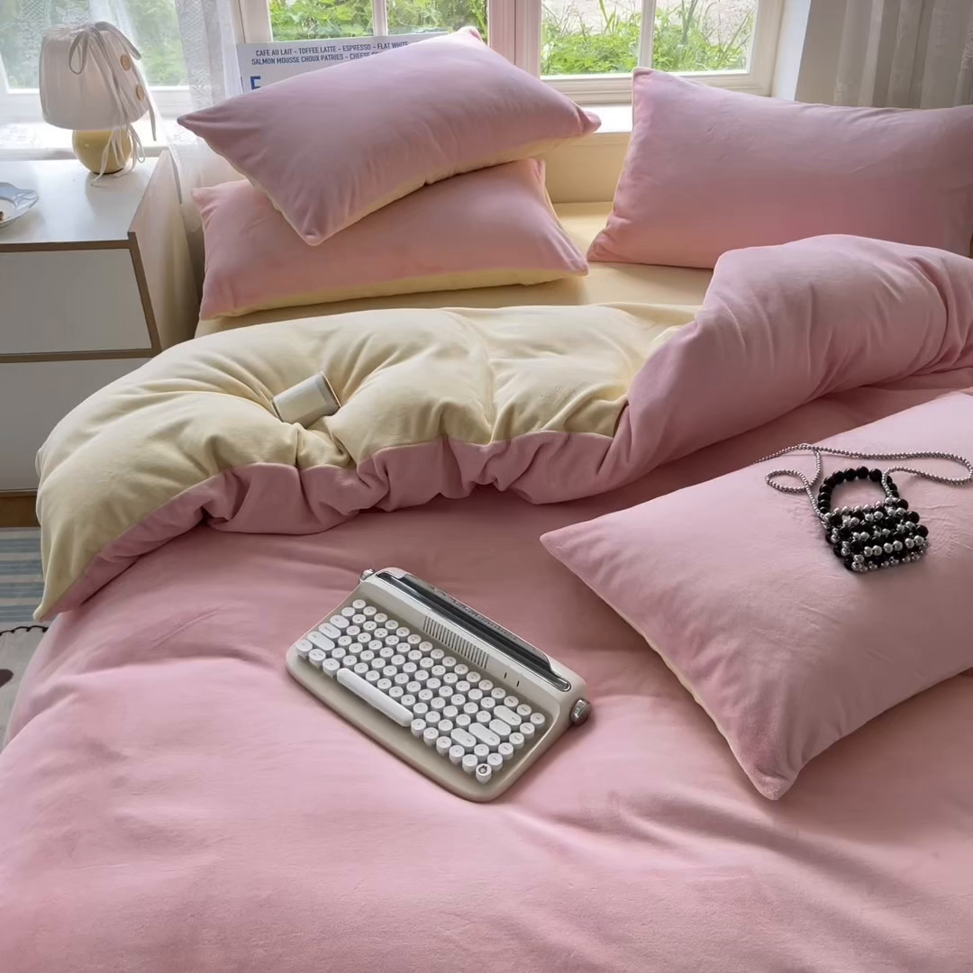 91家纺网 家纺一手货源 找家纺 （总）857家居 2024新款A类牛奶绒纯色双拼四件套