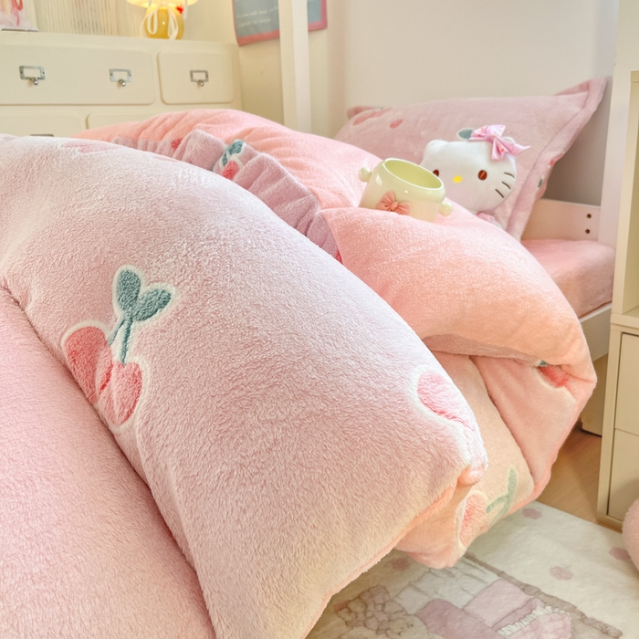 91家纺网 家纺一手货源 找家纺 川悦生活 2025新款立体雪花绒印花四件套学生床系列一场景一 桃心爱语