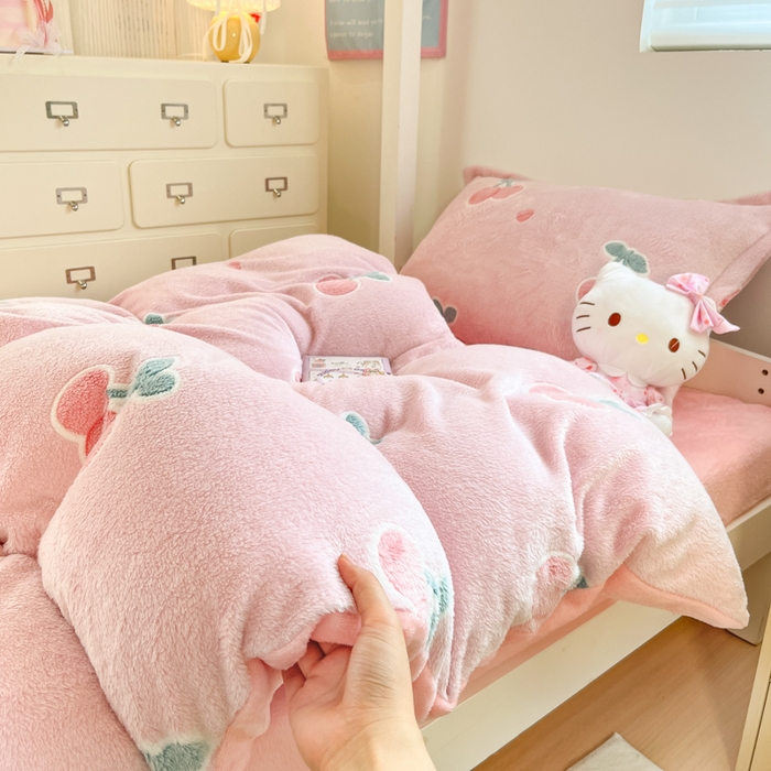 91家纺网 家纺一手货源 找家纺 川悦生活 2025新款立体雪花绒印花四件套学生床系列一场景一 桃心爱语