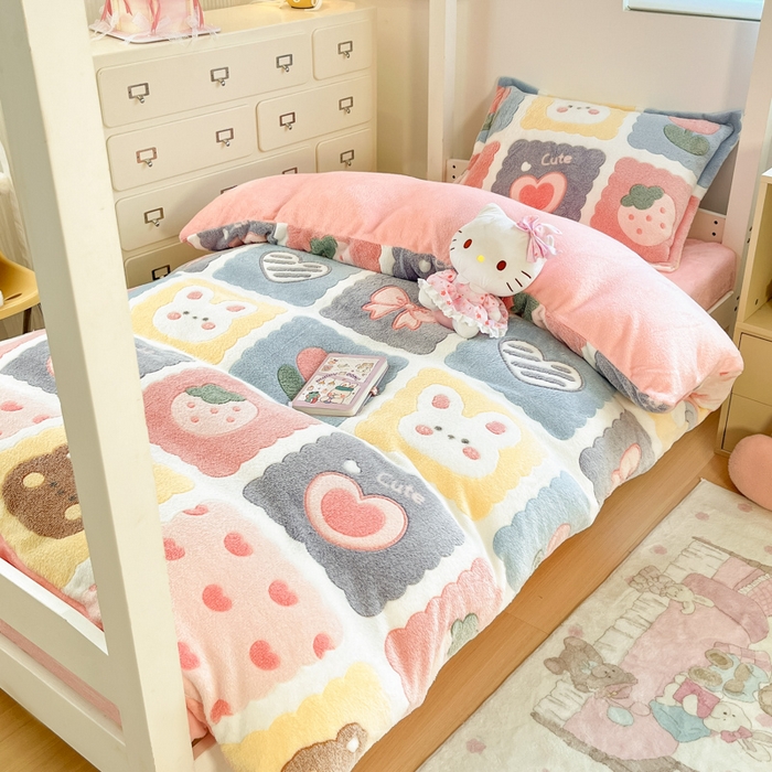 91家纺网 家纺一手货源 找家纺 川悦生活 2025新款立体雪花绒印花四件套学生床系列一场景一 甜蜜日常粉