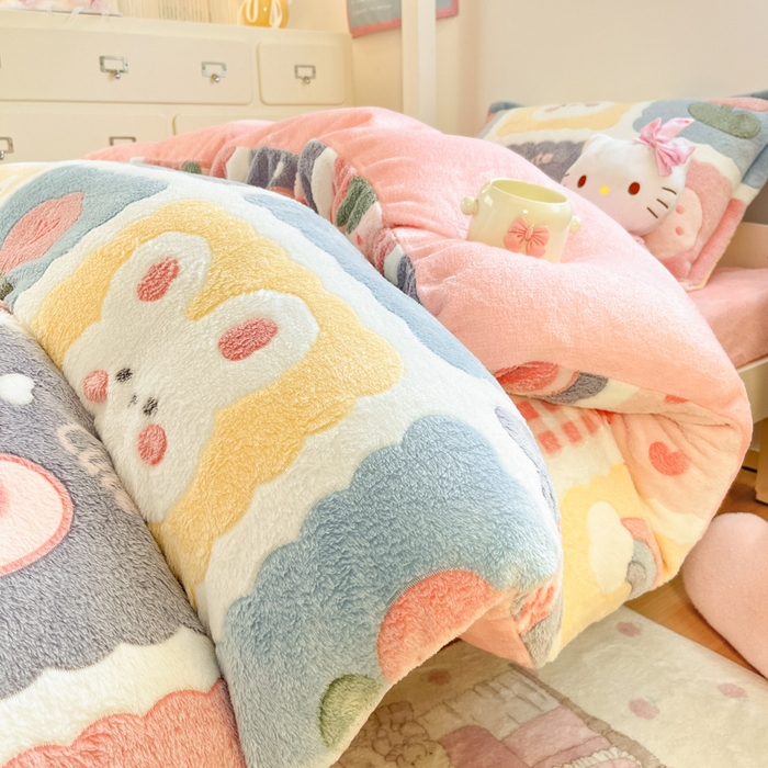 91家纺网 家纺一手货源 找家纺 川悦生活 2025新款立体雪花绒印花四件套学生床系列一场景一 甜蜜日常粉