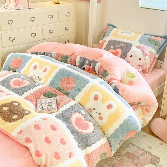 91家纺网 家纺一手货源 找家纺 川悦生活 2025新款立体雪花绒印花四件套学生床系列一场景一 甜蜜日常粉