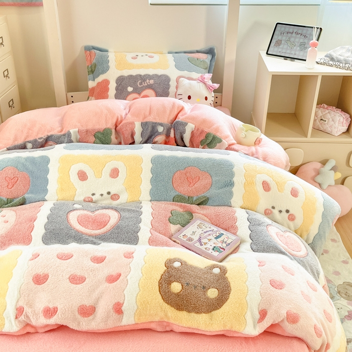 91家纺网 家纺一手货源 找家纺 川悦生活 2025新款立体雪花绒印花四件套学生床系列一场景一 甜蜜日常粉