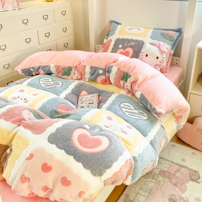 91家纺网 家纺一手货源 找家纺 川悦生活 2025新款立体雪花绒印花四件套学生床系列一场景一 甜蜜日常粉