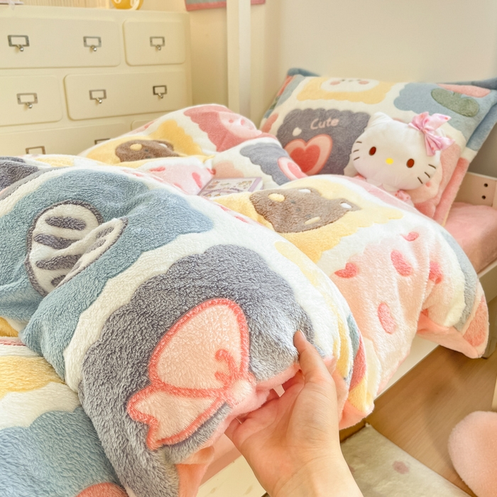 91家纺网 家纺一手货源 找家纺 川悦生活 2025新款立体雪花绒印花四件套学生床系列一场景一 甜蜜日常粉