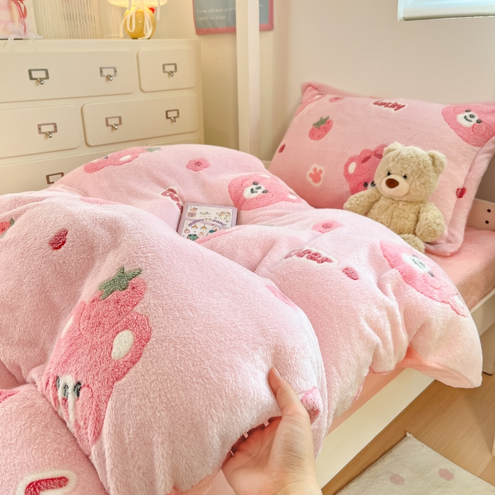 91家纺网 家纺一手货源 找家纺 川悦生活 2025新款立体雪花绒印花四件套学生床系列一场景一 甜系粉熊