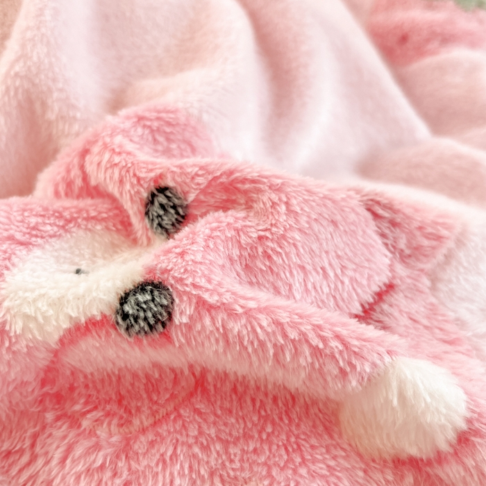 91家纺网 家纺一手货源 找家纺 川悦生活 2025新款立体雪花绒印花四件套学生床系列一场景一 甜系粉熊