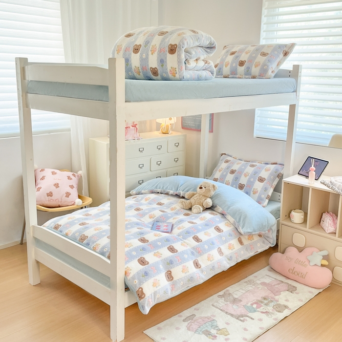 91家纺网 家纺一手货源 找家纺 川悦生活 2025新款立体雪花绒印花四件套学生床系列一场景一 小熊花园