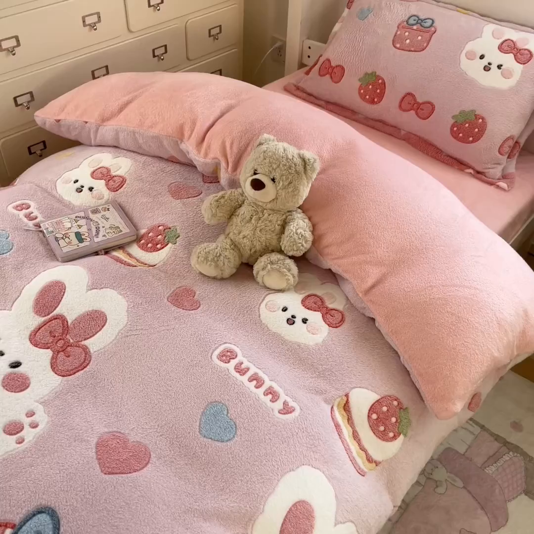 91家纺网 家纺一手货源 找家纺 川悦生活 2025新款立体雪花绒印花四件套学生床系列一场景一 幸福甜兔