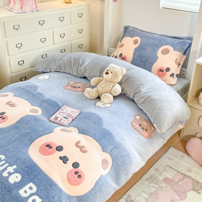 91家纺网 家纺一手货源 找家纺 川悦生活 2025新款立体雪花绒印花四件套学生床系列一场景一 熊小巴