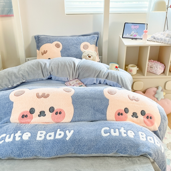 91家纺网 家纺一手货源 找家纺 川悦生活 2025新款立体雪花绒印花四件套学生床系列一场景一 熊小巴