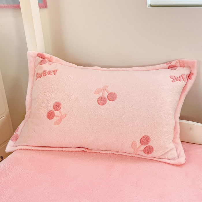 91家纺网 家纺一手货源 找家纺 川悦生活 2025新款立体雪花绒印花四件套学生床系列一场景一 ins樱桃