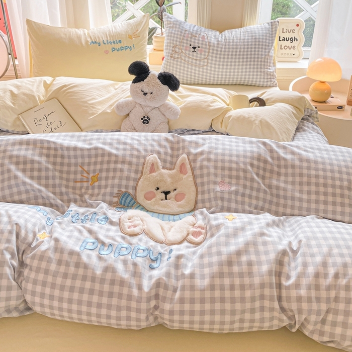 91家纺网 家纺一手货源 找家纺 雨帆家纺 2025新款可爱卡通水洗棉贴布绣四件套 蓝格西高地