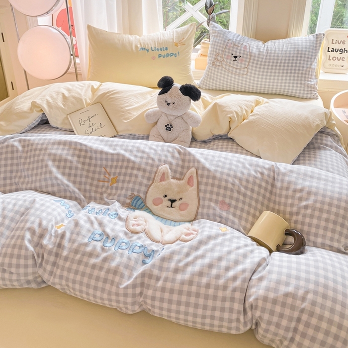 91家纺网 家纺一手货源 找家纺 雨帆家纺 2025新款可爱卡通水洗棉贴布绣四件套 蓝格西高地