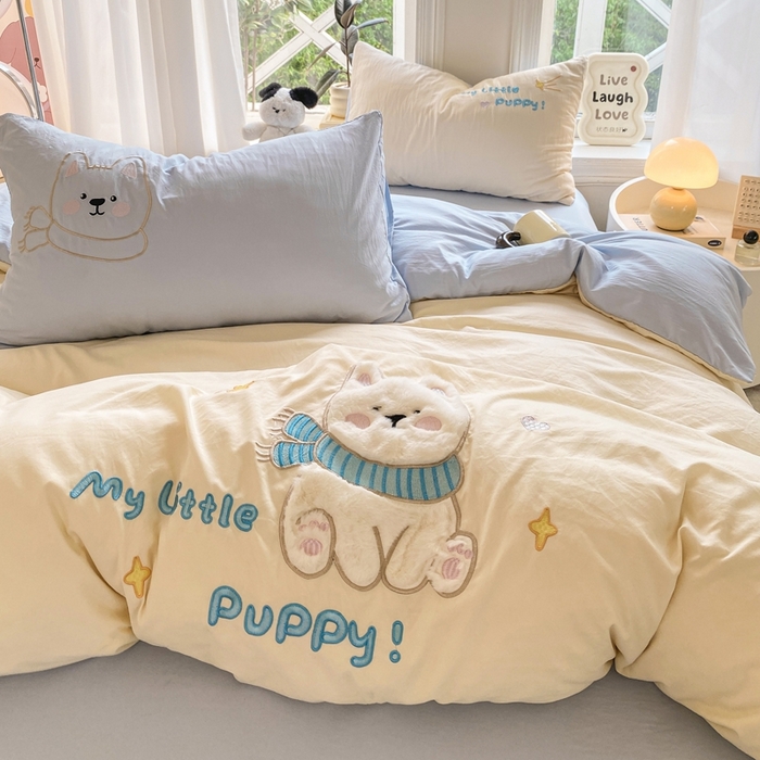 91家纺网 家纺一手货源 找家纺 雨帆家纺 2025新款可爱卡通水洗棉贴布绣四件套 奶油蓝西高地