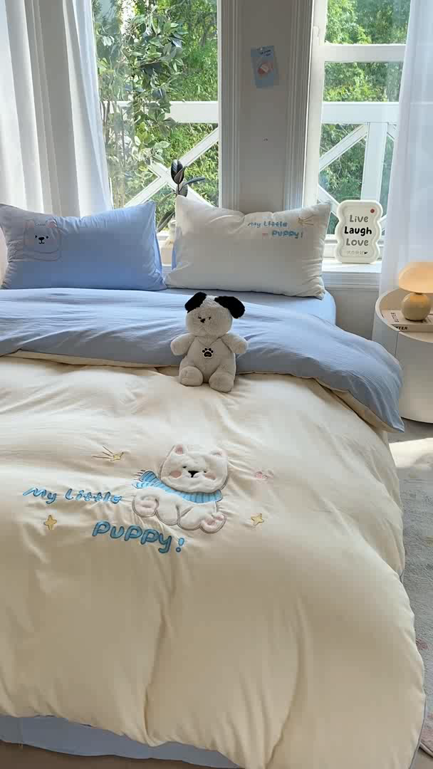 91家纺网 家纺一手货源 找家纺 雨帆家纺 2025新款可爱卡通水洗棉贴布绣四件套 奶油蓝西高地