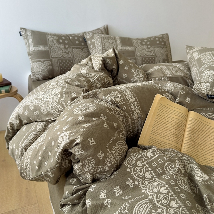 91家纺网 家纺一手货源 找家纺 竹合家纺 2025秋冬新品爆款加厚高克重复古风皱皱印花四件套奥利维亚