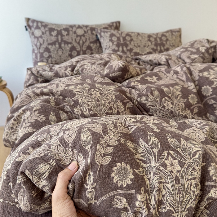 91家纺网 家纺一手货源 找家纺 竹合家纺 2025秋冬新品爆款加厚高克重复古风皱皱印花四件套典雅