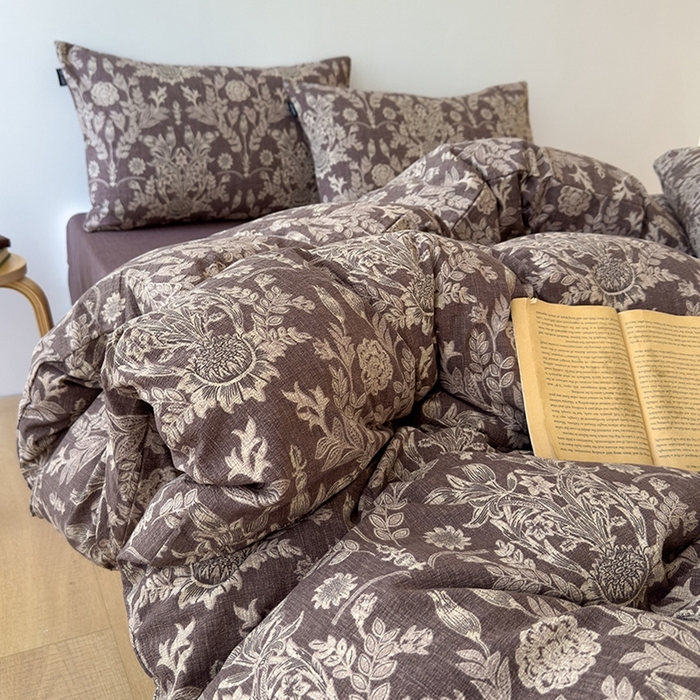 91家纺网 家纺一手货源 找家纺 竹合家纺 2025秋冬新品爆款加厚高克重复古风皱皱印花四件套典雅