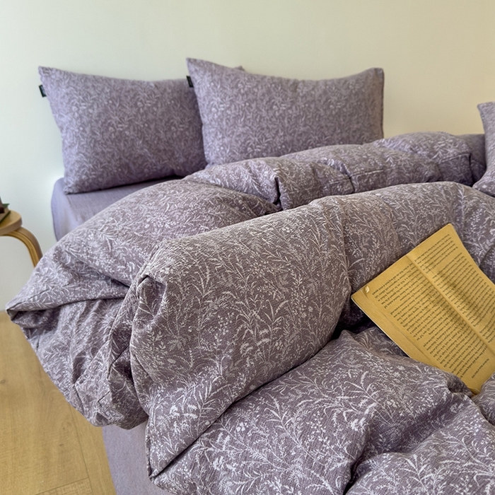 91家纺网 家纺一手货源 找家纺 竹合家纺 2025秋冬新品爆款加厚高克重复古风皱皱印花四件套米兰紫