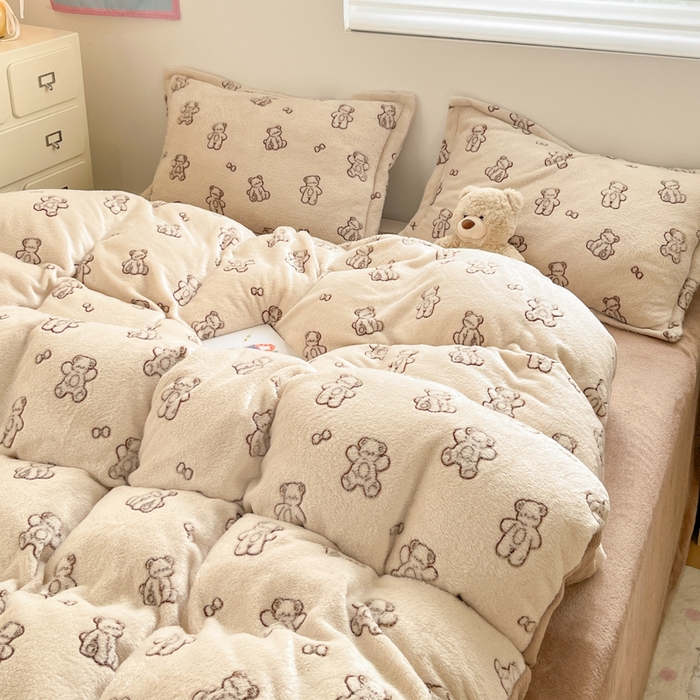 91家纺网 家纺一手货源 找家纺 川悦生活 2025新款立体雪花绒印花大床四件套系列一场景一 奶咖小熊