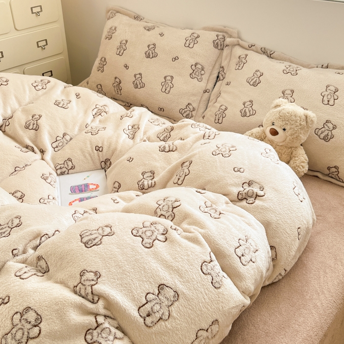 91家纺网 家纺一手货源 找家纺 川悦生活 2025新款立体雪花绒印花大床四件套系列一场景一 奶咖小熊