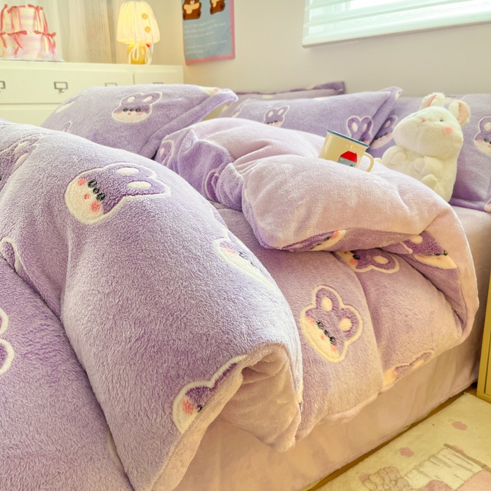 91家纺网 家纺一手货源 找家纺 川悦生活 2025新款立体雪花绒印花大床四件套系列一场景一 妮娜兔