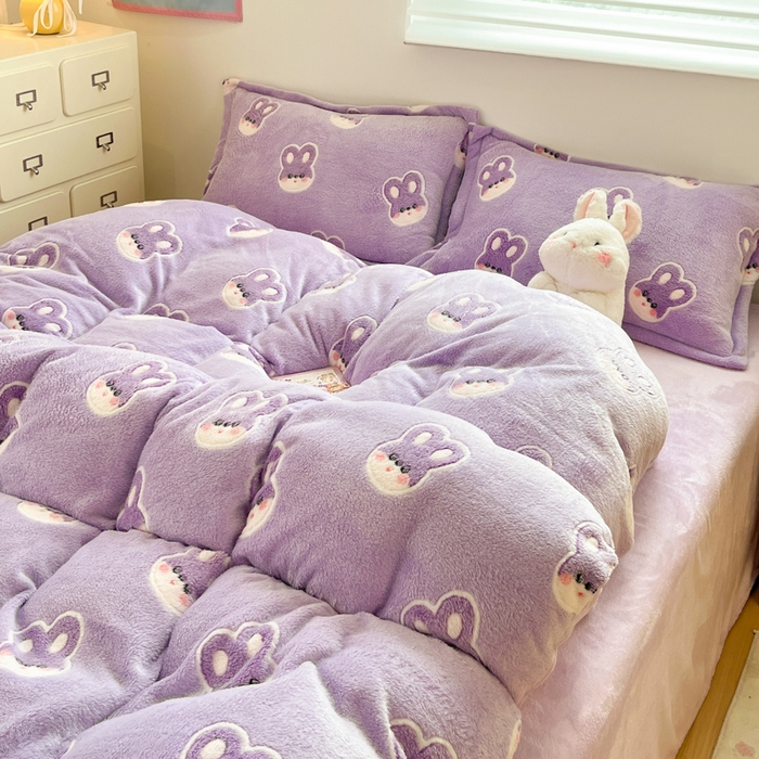 91家纺网 家纺一手货源 找家纺 川悦生活 2025新款立体雪花绒印花大床四件套系列一场景一 妮娜兔