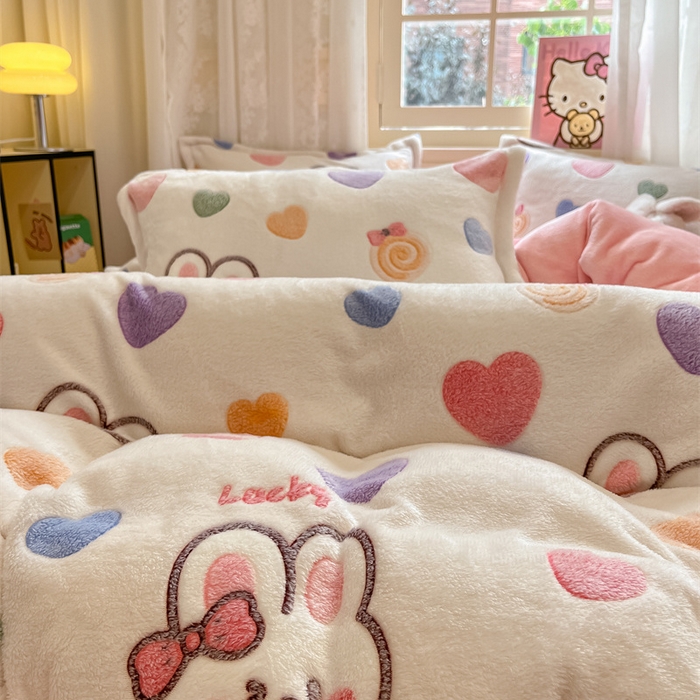 91家纺网 家纺一手货源 找家纺 川悦生活 2025新款立体雪花绒印花大床四件套系列一场景一 泡芙小兔