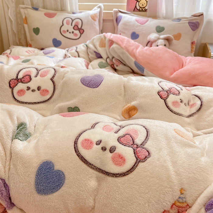 91家纺网 家纺一手货源 找家纺 川悦生活 2025新款立体雪花绒印花大床四件套系列一场景一 泡芙小兔