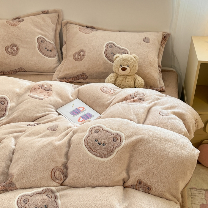 91家纺网 家纺一手货源 找家纺 川悦生活 2025新款立体雪花绒印花大床四件套系列一场景一 巧克力熊