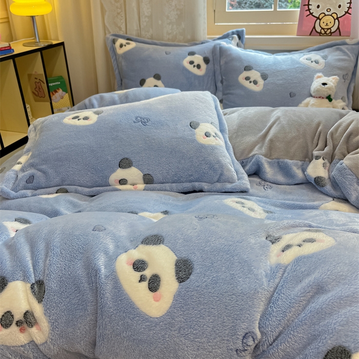 91家纺网 家纺一手货源 找家纺 川悦生活 2025新款立体雪花绒印花大床四件套系列一场景一 塔丽小熊猫