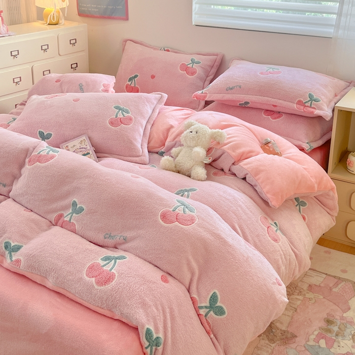 91家纺网 家纺一手货源 找家纺 川悦生活 2025新款立体雪花绒印花大床四件套系列一场景一 桃心爱语