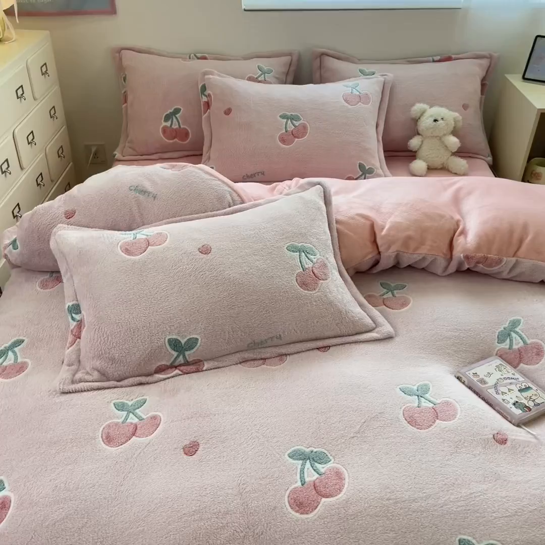 91家纺网 家纺一手货源 找家纺 川悦生活 2025新款立体雪花绒印花大床四件套系列一场景一 桃心爱语