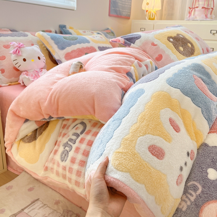 91家纺网 家纺一手货源 找家纺 川悦生活 2025新款立体雪花绒印花大床四件套系列一场景一 甜蜜日常粉