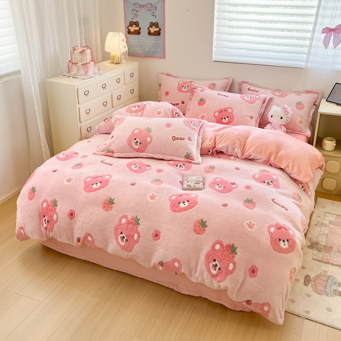 91家纺网 家纺一手货源 找家纺 川悦生活 2025新款立体雪花绒印花大床四件套系列一场景一 甜系粉熊