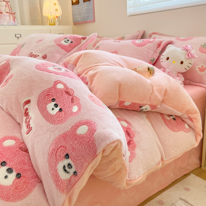 91家纺网 家纺一手货源 找家纺 川悦生活 2025新款立体雪花绒印花大床四件套系列一场景一 甜系粉熊