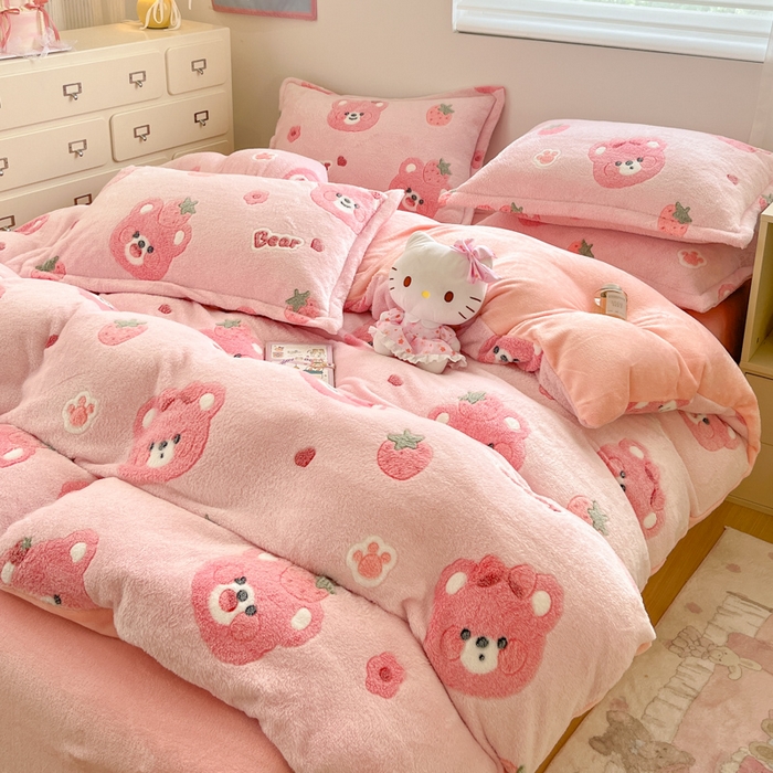 91家纺网 家纺一手货源 找家纺 川悦生活 2025新款立体雪花绒印花大床四件套系列一场景一 甜系粉熊