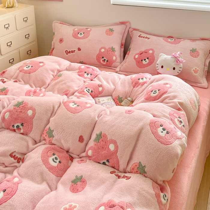 91家纺网 家纺一手货源 找家纺 川悦生活 2025新款立体雪花绒印花大床四件套系列一场景一 甜系粉熊