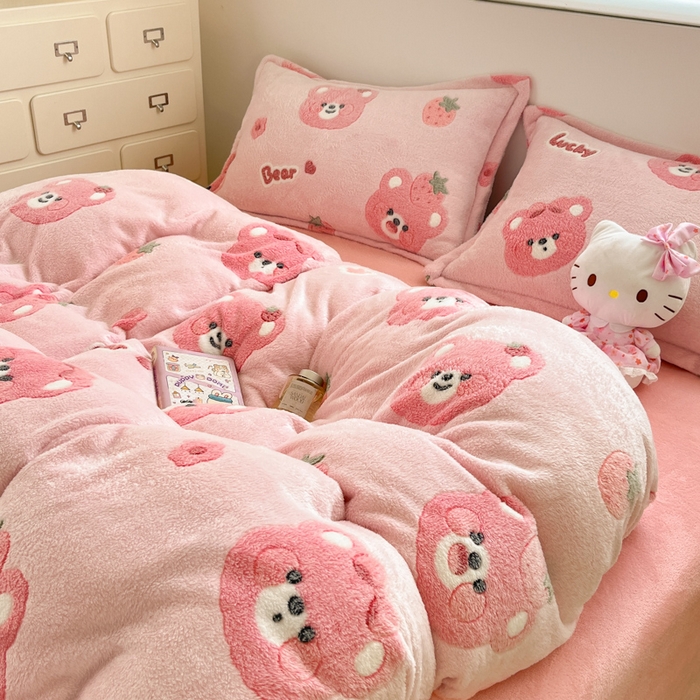 91家纺网 家纺一手货源 找家纺 川悦生活 2025新款立体雪花绒印花大床四件套系列一场景一 甜系粉熊