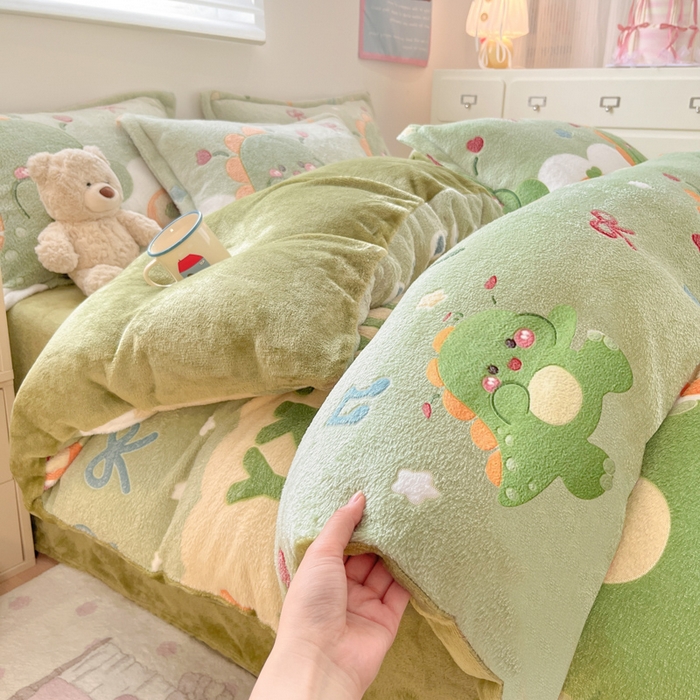 91家纺网 家纺一手货源 找家纺 川悦生活 2025新款立体雪花绒印花大床四件套系列一场景一 甜系龙龙