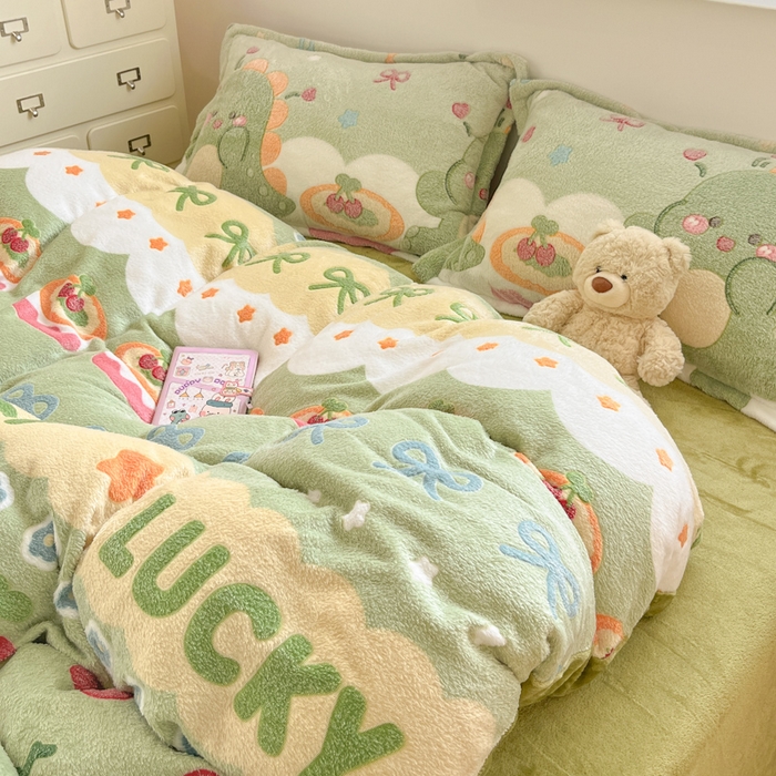 91家纺网 家纺一手货源 找家纺 川悦生活 2025新款立体雪花绒印花大床四件套系列一场景一 甜系龙龙