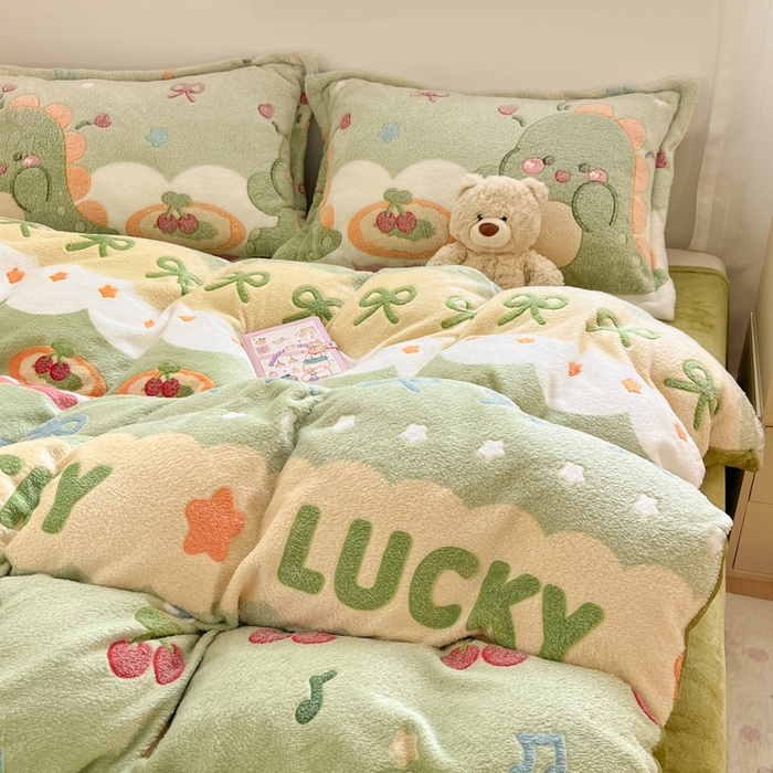 91家纺网 家纺一手货源 找家纺 川悦生活 2025新款立体雪花绒印花大床四件套系列一场景一 甜系龙龙