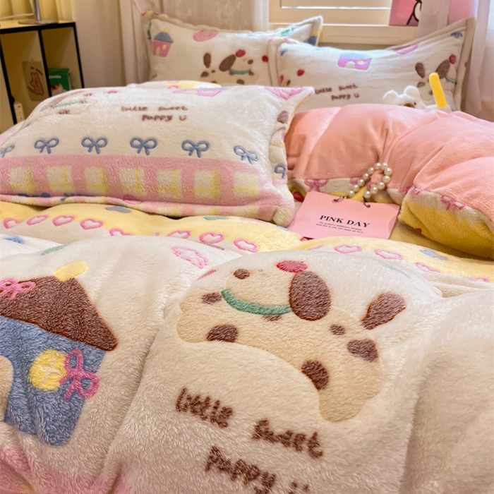 91家纺网 家纺一手货源 找家纺 川悦生活 2025新款立体雪花绒印花大床四件套系列一场景一 小狗物语