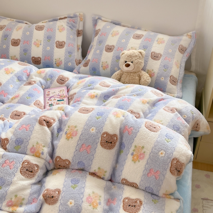 91家纺网 家纺一手货源 找家纺 川悦生活 2025新款立体雪花绒印花大床四件套系列一场景一 小熊花园